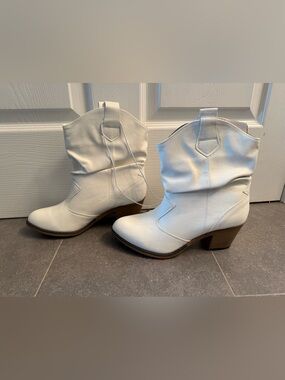 Charles Albert White Western Cowboy Boots Women’s Size 10 NWT Vegan Leather